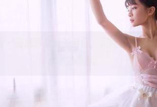 GIRLT果团网 - 到底哪里来的自信，周妍希又发最新照片，美腿呼之欲出。