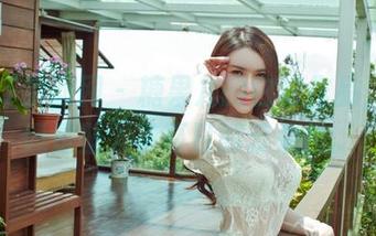 GIRLT果团网 - 糖果儿的白裙作品，白得像是坠入了夏日的云朵里。
