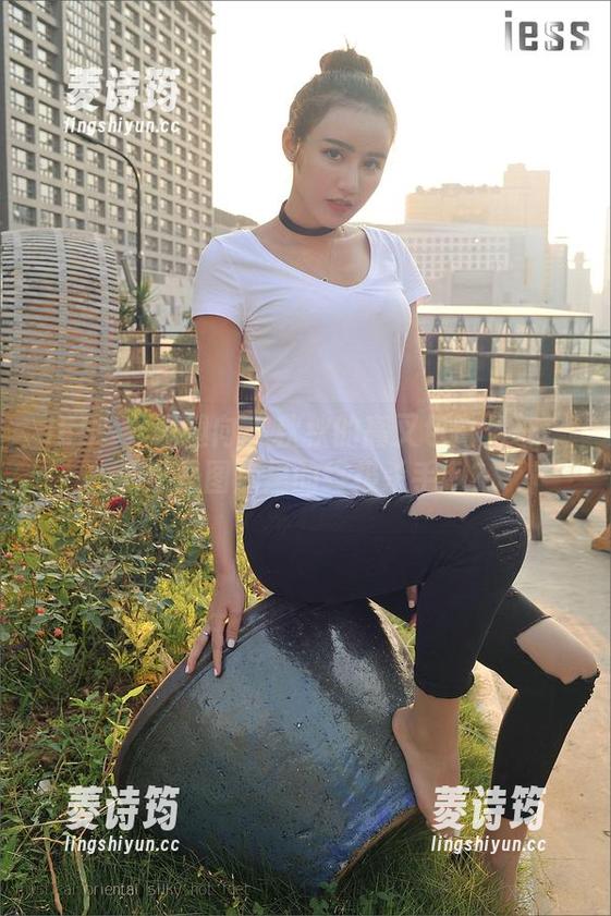IESS异思趣向-秋秋 IESS异思趣向 - 秋秋的高叉包臀裙——居然是图库里的终极杀手锏?