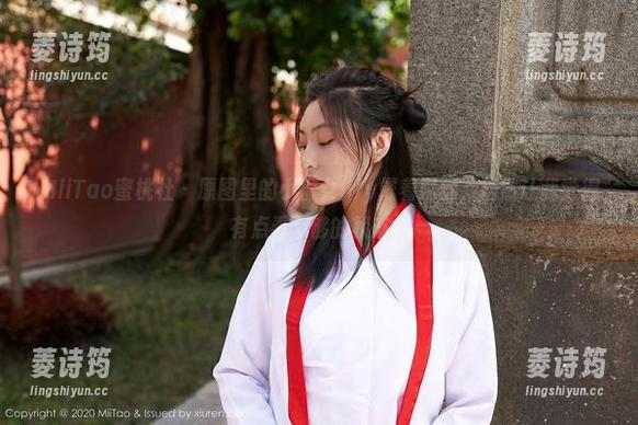 MiiTao蜜桃社 - 原图里的小魔女lily戴着黑丝，居然让我觉得有点看不够的状态。
