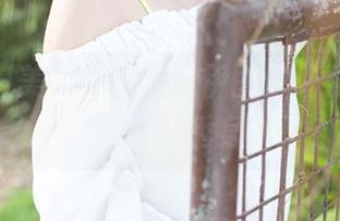 MyGirl美媛馆 - 沫晓伊图包：学姐，怎么又在书桌上秀身材了？