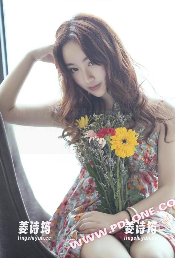 PDL潘多拉-杨晨晨sugar PDL潘多拉 - 杨晨晨sugar高清捕捉:这个少女,简直在说“我有个秘密,你敢猜”。