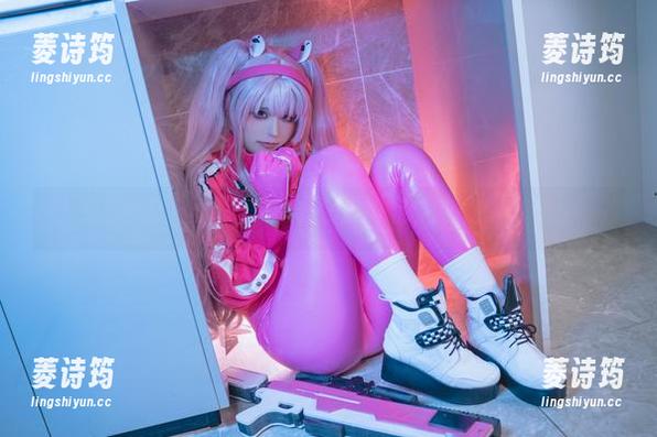 Quan冉有点饿 婚纱套图:当Quan冉有点饿变身优雅的“美味”猎手