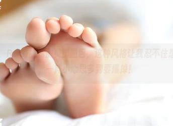说真的，ROSI的私房美脚图包，这种风格让我忍不住想入非非，一阵小心思多到要爆掉！