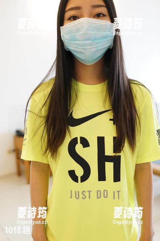 这款嫩学妹制服的新照，ROSI果然每次都不让人失望。