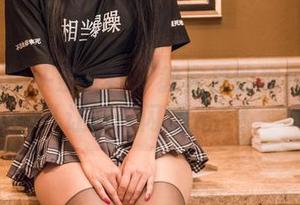 TouTiao头条女神 - 教室里的狗粮：迪爱儿让图库闪耀光芒！