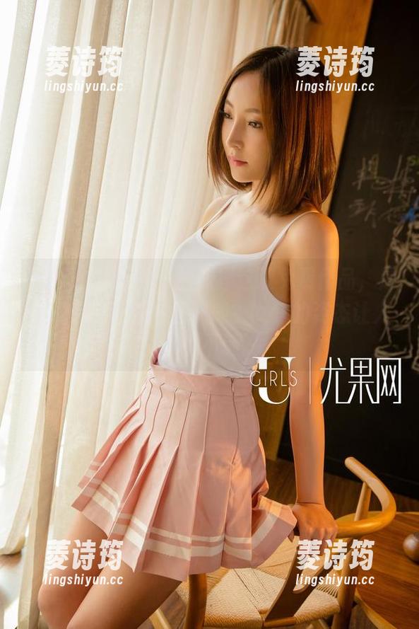 UGirls尤果网 - 孟狐狸这波免费作品，是不是又想让人浮想联翩？女孩的姿态让人琢磨不透。