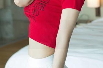 UGirls尤果网 - 翻开徐梓伊的圣诞原图，发现了一捆霓虹和小鹿的欢乐