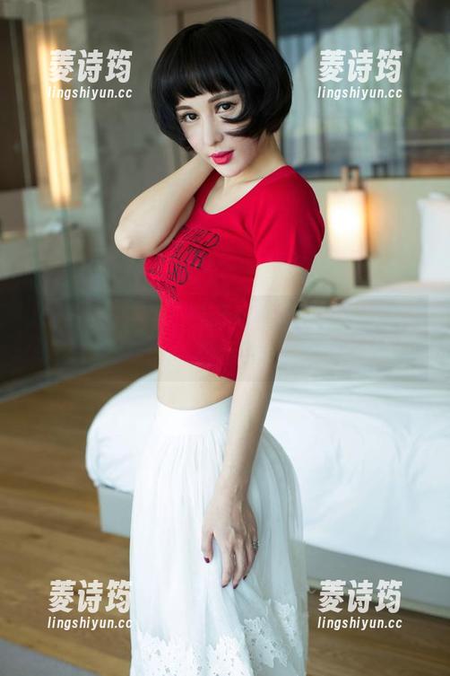 UGirls尤果网 - 翻开徐梓伊的圣诞原图，发现了一捆霓虹和小鹿的欢乐