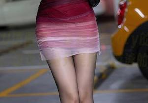 XIAOYU语画界 - 徐莉芝Booty的泳池更新：谁说泳池只是用来游泳的？