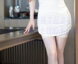 XIAOYU语画界 - 徐莉芝的皮衣似乎能搭配任何场合，让档期上线的不止是资源，还有我的购物欲！