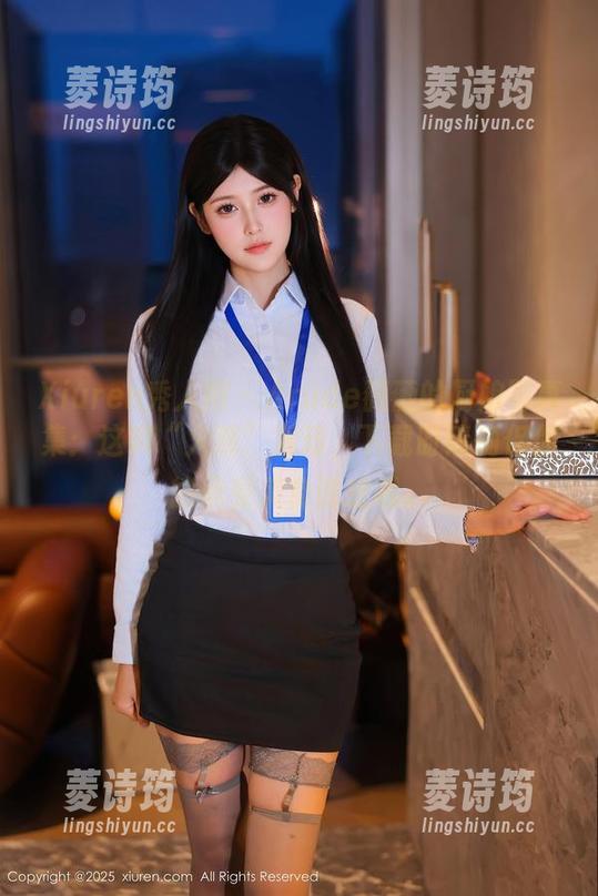 Xiuren秀人网 - Arude薇薇的厨娘写真集：这叫“火辣”轰动，下载时请确保你能承受美食诱惑哦。