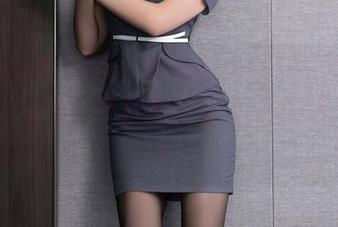 Xiuren秀人网 - 光滑黑色丝袜一看就懂！Emily顾奈奈酱教你如何不在路边摔跤！