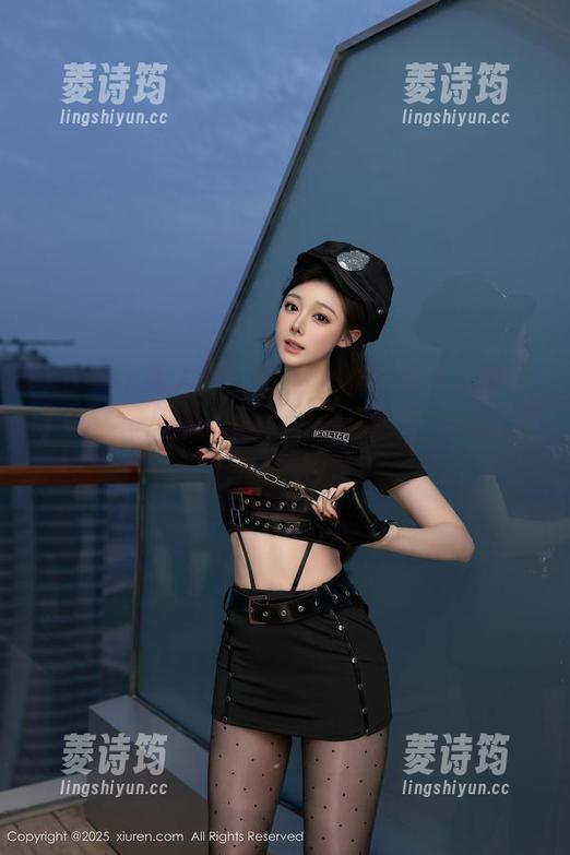 Xiuren秀人网 - 蕾丝吊袜制服也太害羞了吧，绯月樱-Cherry的孔雀绿吊裙快来下载看看吧！