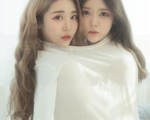 调皮的水花与Yuka(유카)，泳池壁纸合集来了——有没有被撩到？