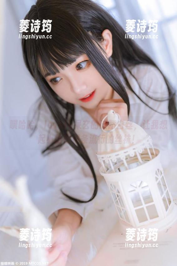 噗哈哈，lovely呆玄的过膝白丝，让我想起小时候那条流行的丝袜！