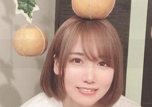 在皮衣里，けん研的写真叛逆和温柔交错