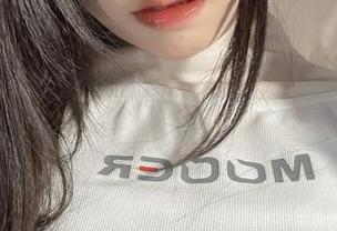 面对这些水手服的美图，一北亦北让我忍不住想下载更多！