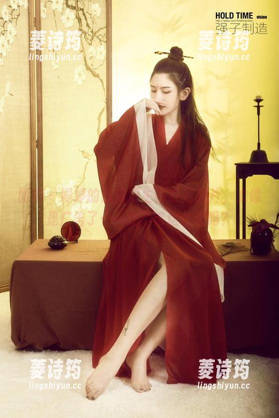 丽柜 - 婷婷的最新双生花系列图片，太像是广告了……我不该这么想吗？