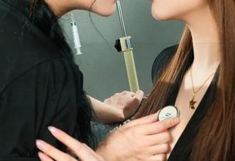 丽柜 - 文芮的私拍合集：看着她的棉袜，突然觉得我也想找个这样的搭配。