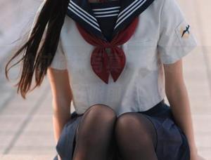 五更百鬼的过膝袜写真，免费猎奇之旅尽在眼前！