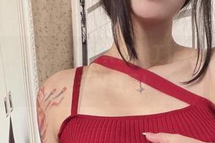 今汐最新更新：OL制服写真集，工作乏味就靠这刺激感来调剂了！