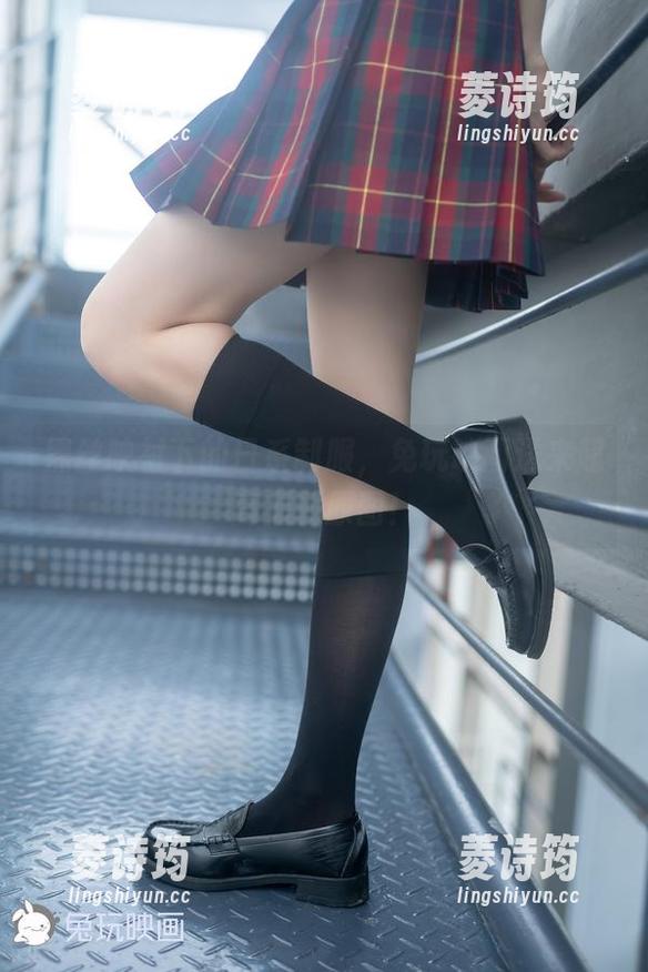 兔玩映画 黑丝映衬下的日系制服,兔玩映画送来超高福利原图!