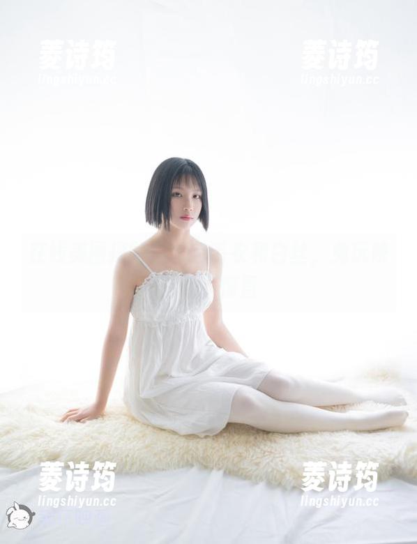 在线美图探险：粉色毛衣和白丝，兔玩映画的小惊喜