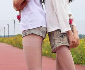 初夏女神 - 在线八卦，依依的寒冬旗袍，没办法让人眼前一亮！
