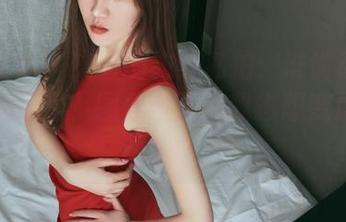 头条女神 - 文雪的豹纹私拍：谁说动物园不能在家里？图看多了，我也想变成条纹动物了。