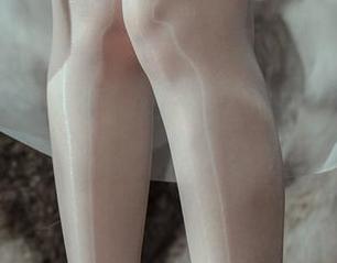 免费一睹奶桃桃美脚风采，从此让你对脚有新的认识？