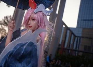 最新的奶狮不咬人图册：雨师？也许秋雨也不敌她的气场！