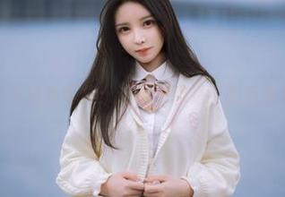 妍子坚不可摧写真集：这小舟潮是不是要溺死人啊？