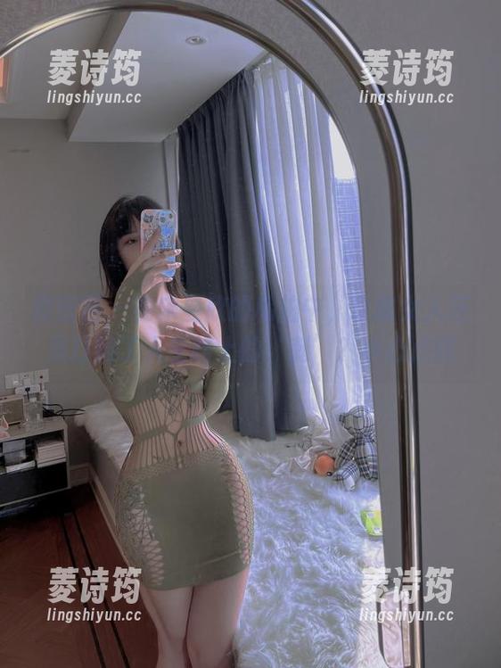 微密圈 - 在宋昱欣的私拍中，玫瑰女人还是打翻了人生路上的‘刺’？小心点啊