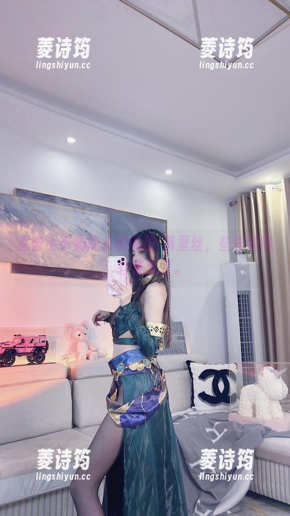 直击小小奶瓶儿的私拍-裤里丝，些许暧昧，些许无奈。
