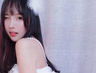 最新分享！小小奶瓶儿的纯欲吊带，时不时就让人想问她脑子里在想些什么…