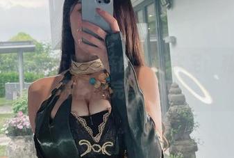 微密圈 - 小玉吃果冻的本钱实足：私拍和原图的完美搭配