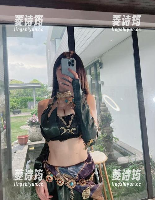 微密圈 - 小玉吃果冻的本钱实足：私拍和原图的完美搭配