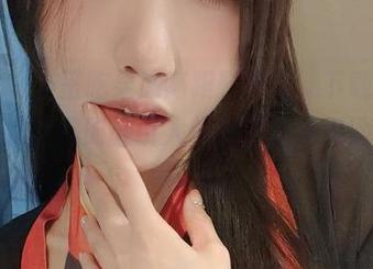 微密圈 - 小玉吃果冻高跟鞋图包，下载后我保证你下次走路时能引人侧目（先确保地面平整哦）！