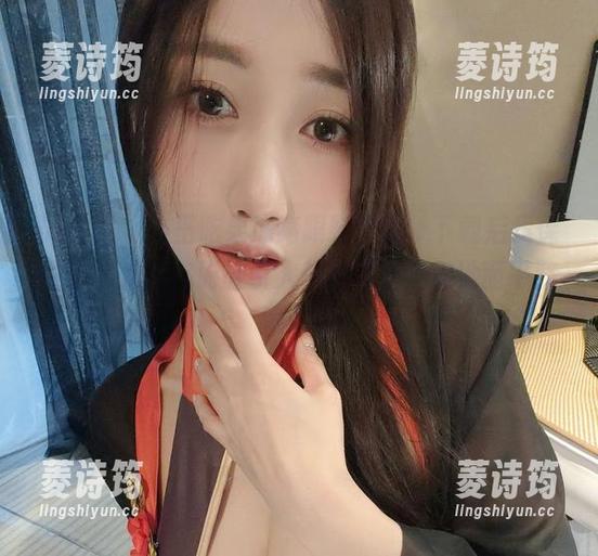 微密圈 - 小玉吃果冻高跟鞋图包，下载后我保证你下次走路时能引人侧目（先确保地面平整哦）！