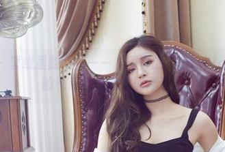 尤物馆 - 壁纸里的女王——美图真的把FoxYini孟狐狸的气质展现得淋漓尽致。
