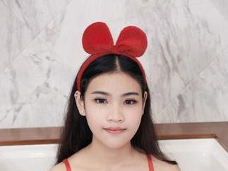 尤物馆 - 快来看，孟狐狸FoxYini的美脚写真，吃瓜也是免费的！