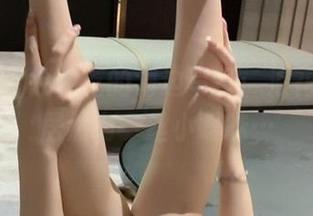 微密圈 - 徐莉芝的海边写真：浪花拍岸，居然有一丝小暧昧…