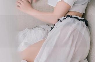 “抱走莫子”搭白裙，你觉得这组COS照片可行吗？