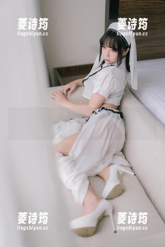“抱走莫子”搭白裙，你觉得这组COS照片可行吗？