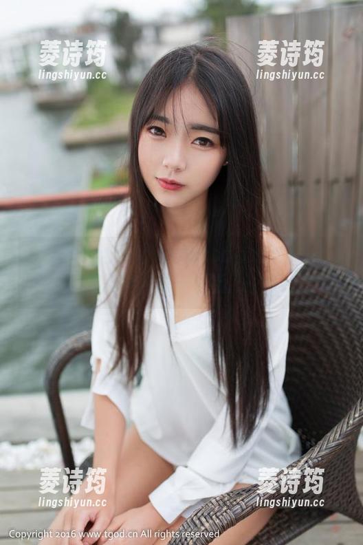 推女神 - 当梦娜Vanessa在线当女仆，偶尔清洁，更多是撩人任务！