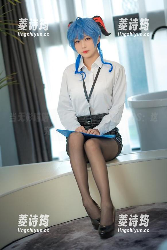 当无影喵喵穿白裙，分享你的内心OS：这究竟是仙女还是滑稽？