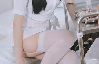 日奈娇万圣节写真带来的奇幻之旅，原图中的她好像在跟影子玩捉迷藏！