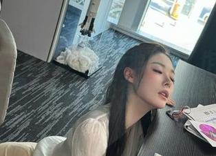 微密圈 - 是小逗逗的泳池精选：作品里不只是一片水，还有气泡里的梦