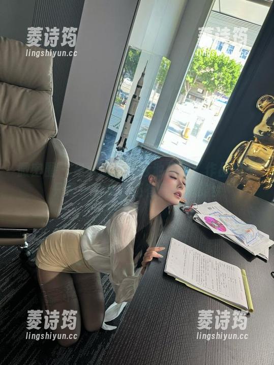 微密圈 - 是小逗逗的泳池精选：作品里不只是一片水，还有气泡里的梦